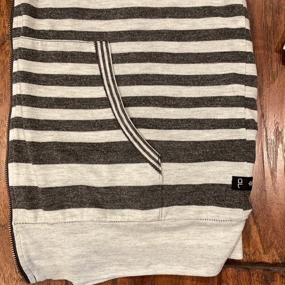 7 DIAMONDS striped zip up hoodie Size M EUC - Picture 12 of 14
